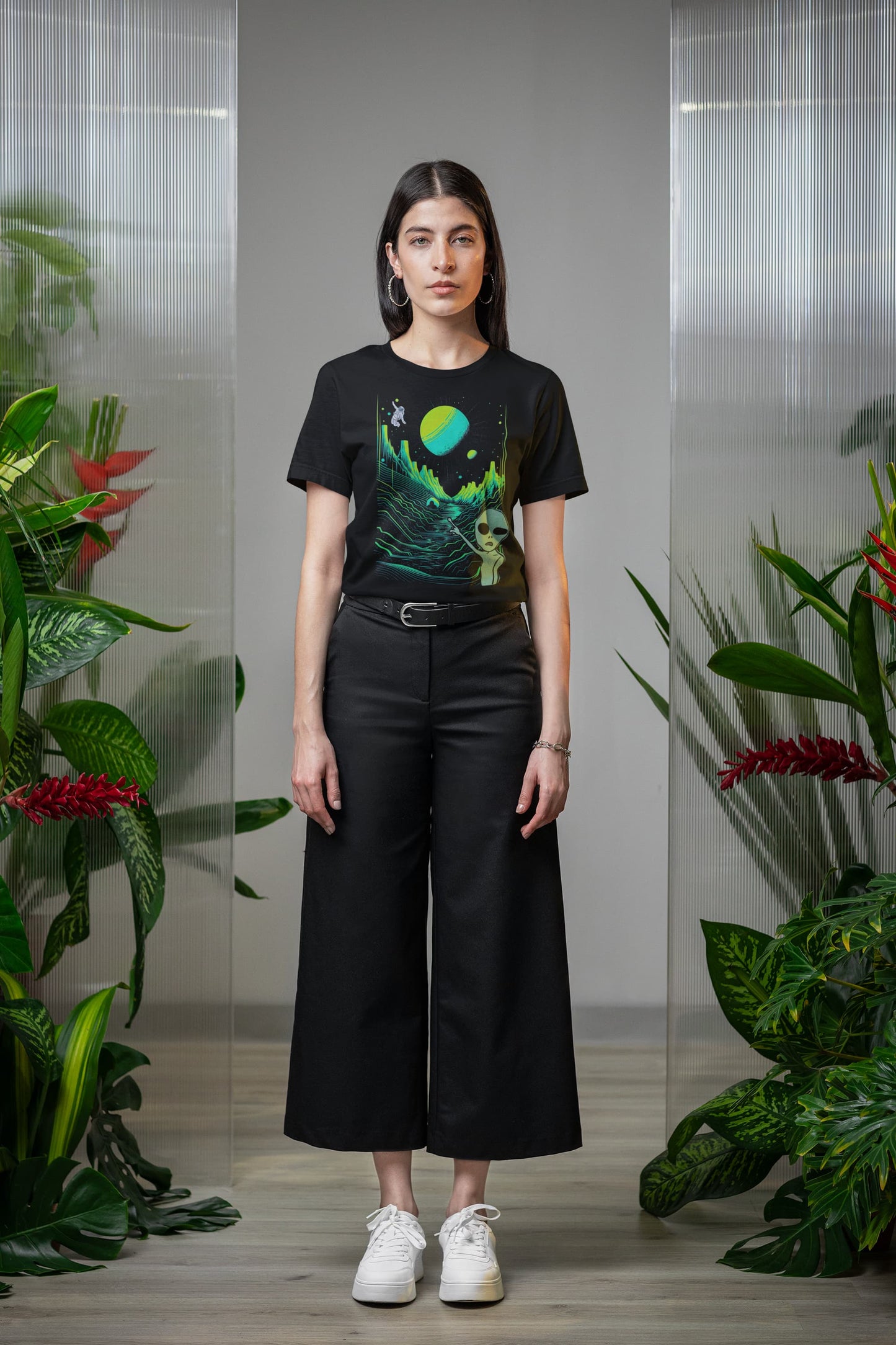 Astronaut Amigo tee, black, alien pointing space graphic