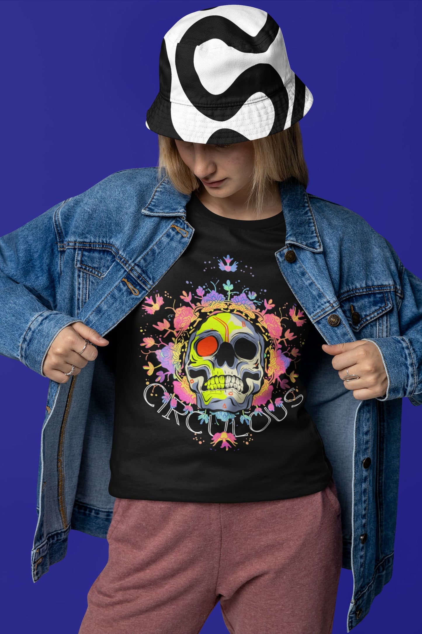 Skull graphic tee Surreal Harmony golden frame pink purple blue flowers